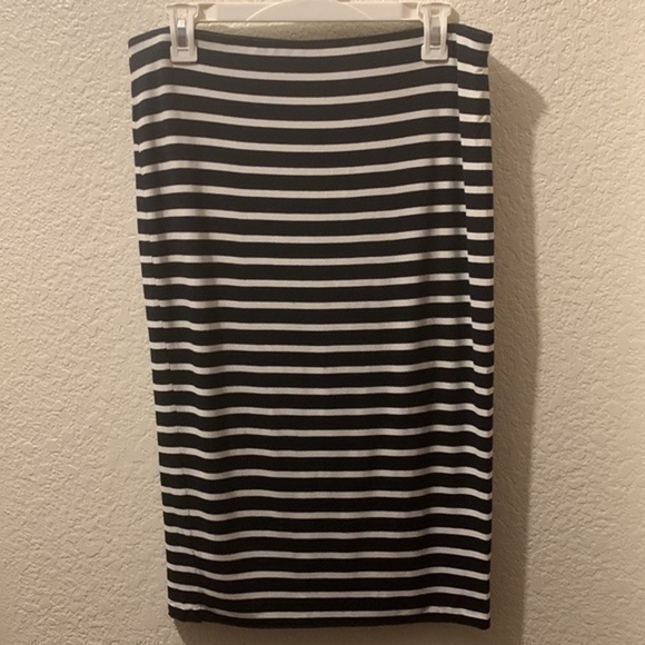 Vince Camuto striped skirt - Picture 7 of 8
